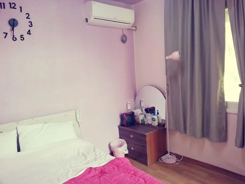 Greenday Guesthouse Τζέτζου 2*,